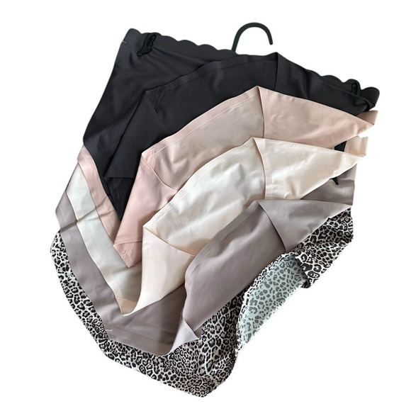 Marilyn Monroe 5-PK No-Show Panties - Picture 6 of 7